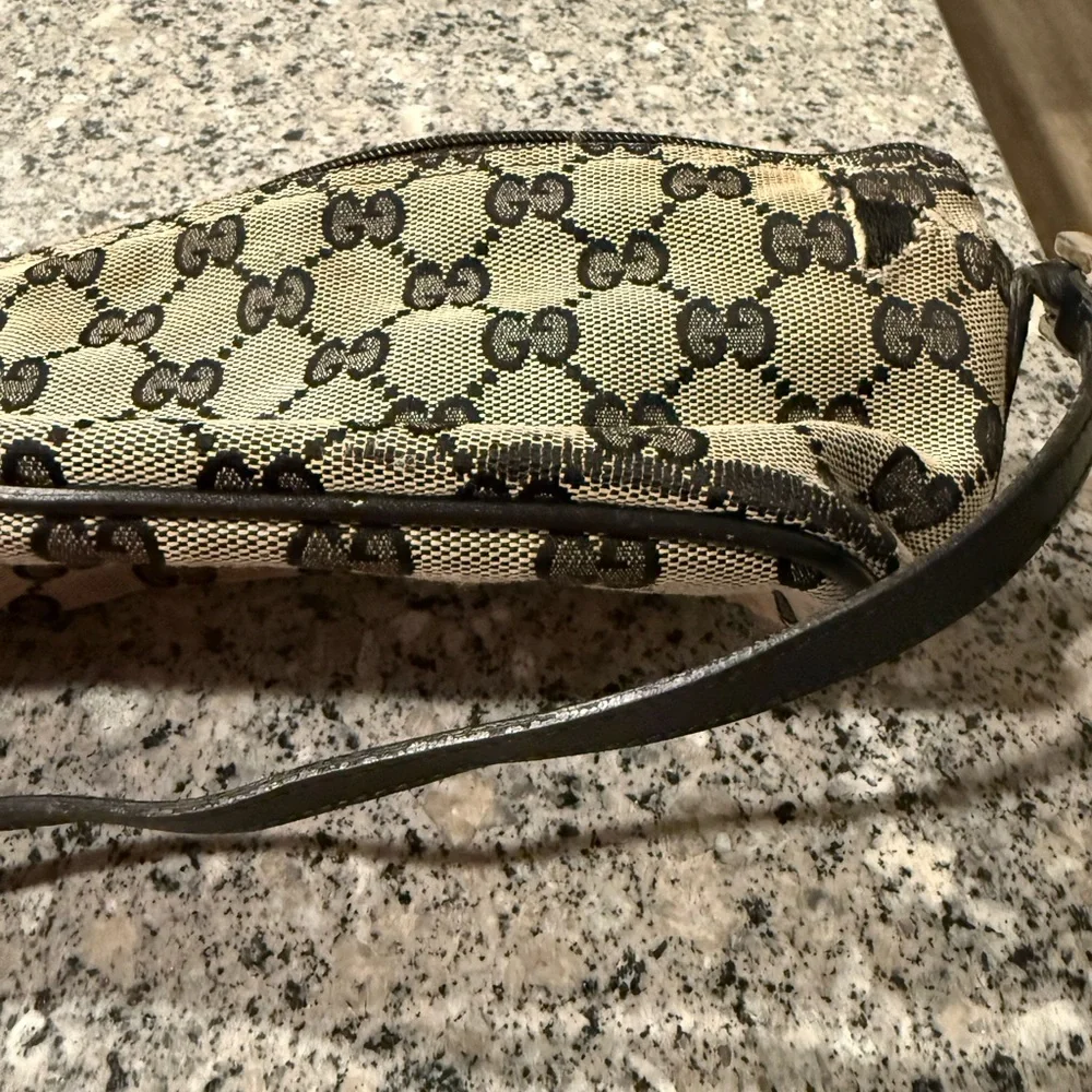 Gucci Beige and Black boat pochette Monogram purse 👜 - Picture 6 of 10